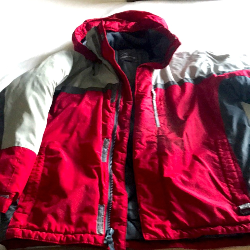Pacific Trail boy jacket. In good preowned condition. Size medium (10-12 )